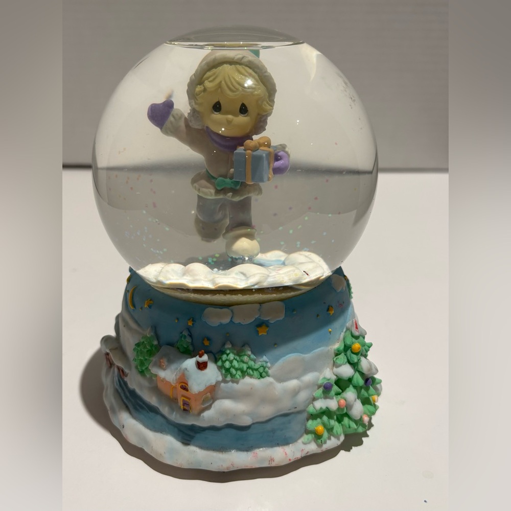 Vintage 2000 Precious Moments Musical Snow Globe Skater's Waltz Enesco VGUC